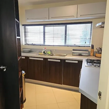 Spacious Two Bedroom In South Kensington London