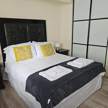 Apartment Spacious Two Bedroom In South Kensington