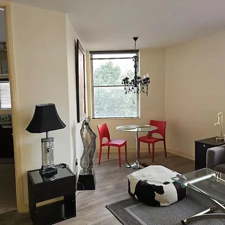 Spacious Two Bedroom In South Kensington *