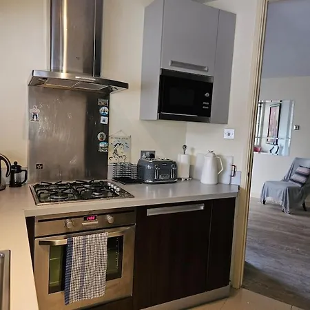 Spacious Two Bedroom In South Kensington London