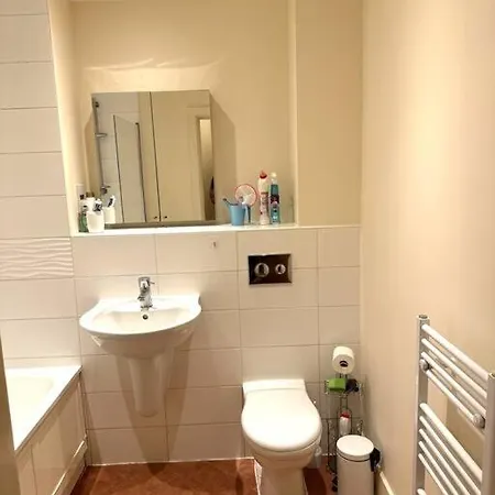 Apartamento Spacious 1bd Flat, 20 Min To Ldn