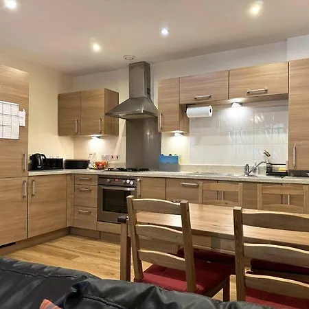 Spacious 1bd Flat, 20 Min To Ldn Apartamento *
