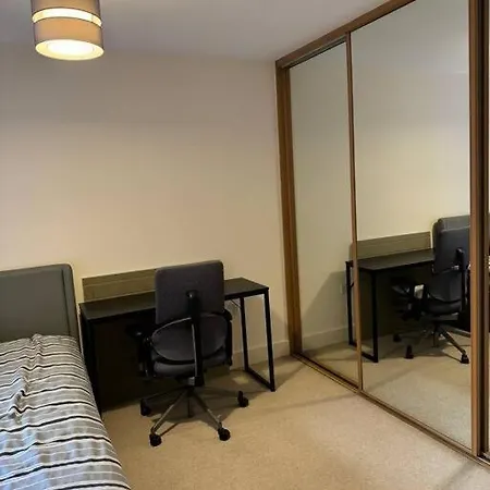 Apartamento Spacious 1bd Flat, 20 Min To Ldn *
