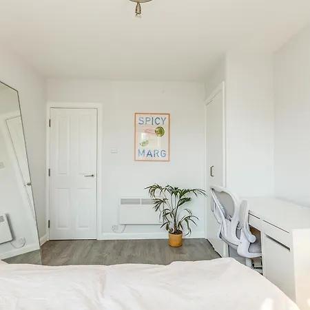 Bright 3br Duplex Flat With A Terrace In Clapham