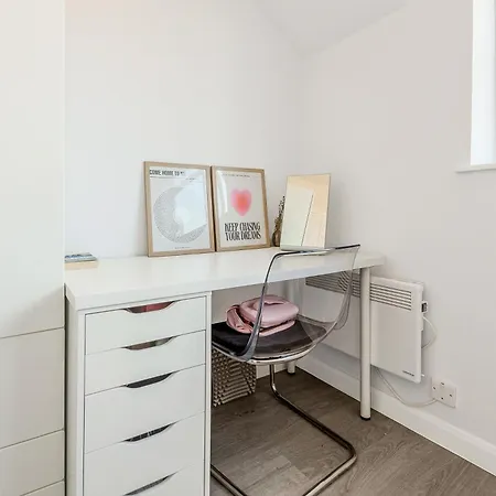 Bright 3br Duplex Flat With A Terrace In Clapham Londýn