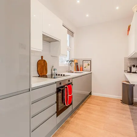 Bright 3br Duplex Flat With A Terrace In Clapham