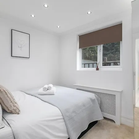 Elegant 2 Bed Garden Flat, London, Paddington! *