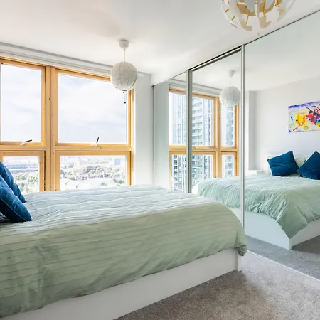 Flat In Canary Wharf With Amazing Views & Balcony * London