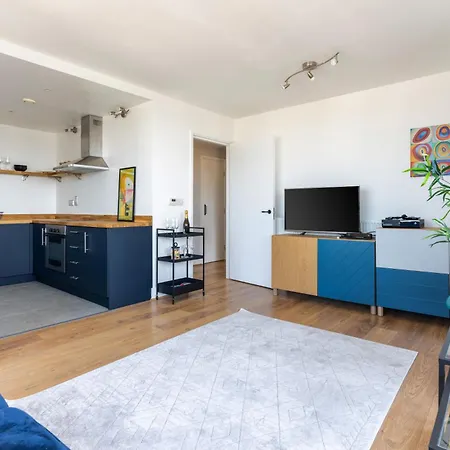 Apartment Flat In Canary Wharf With Amazing Views & Balcony *