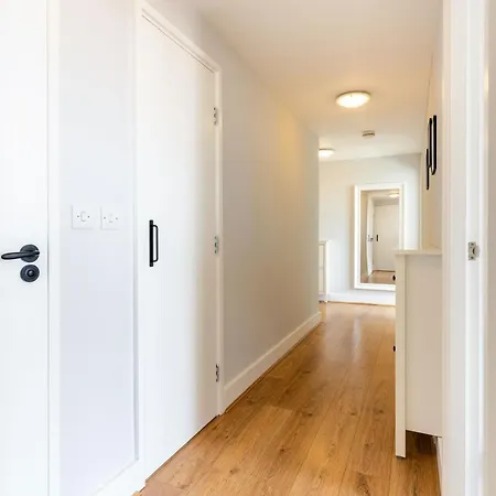 Apartment Flat In Canary Wharf With Amazing Views & Balcony