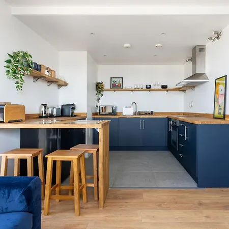 Flat In Canary Wharf With Amazing Views & Balcony Apartment *