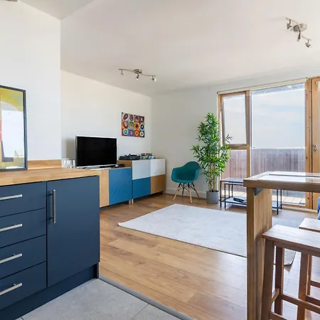 Flat In Canary Wharf With Amazing Views & Balcony *