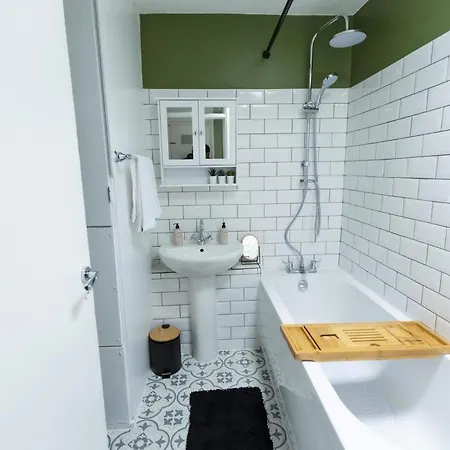 Grace House - 15 Minutes To Central London
