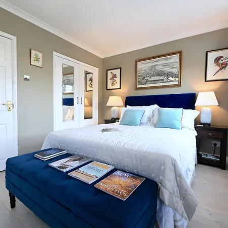 En-suite Luxury Large Bedroom With Parking And Two Tickets To Gardens * Saint Kew