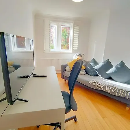 Spacious 3-bed Cosy Flat In Westminster