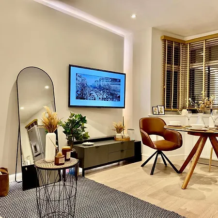 Superb Duplex In Hendon Apartment