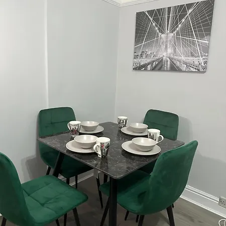 Apartment Tranquil At 3 Bedroom House In Dagenham