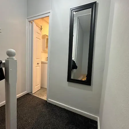 Tranquil At 3 Bedroom House In Apartment Dagenham
