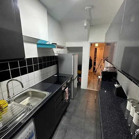 Apartment Tranquil At 3 Bedroom House In Dagenham