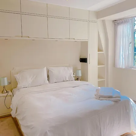4 Bed House Next To Holland Park Apartment *