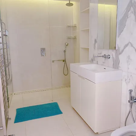 4 Bed House Next To Holland Park *