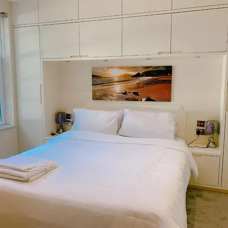Apartment 4 Bed House Next To Holland Park