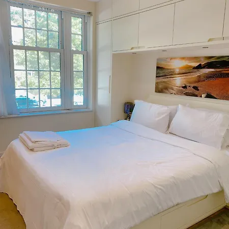4 Bed House Next To Holland Park Apartment