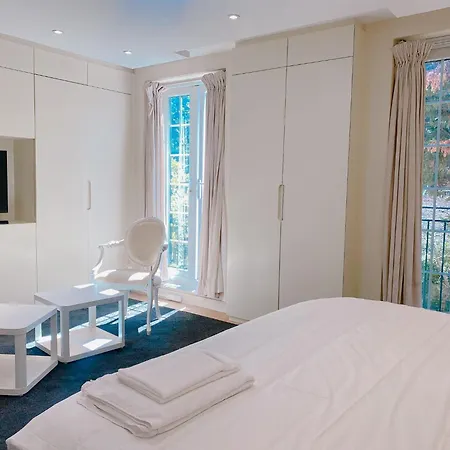 4 Bed House Next To Holland Park Apartment *