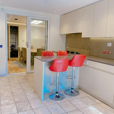 4 Bed House Next To Holland Park Apartment London