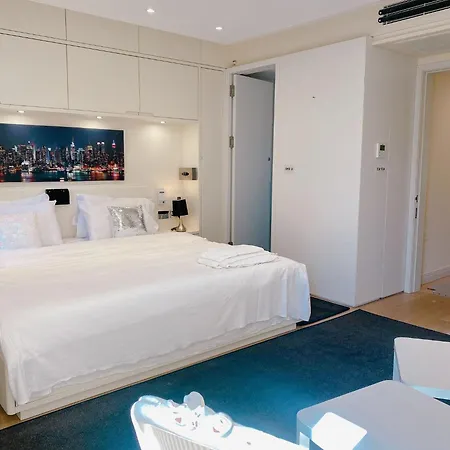 4 Bed House Next To Holland Park Apartment