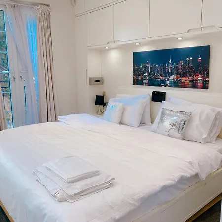 4 Bed House Next To Holland Park *