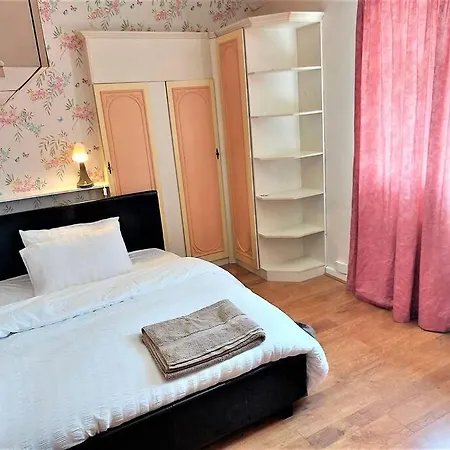 3 Bedroom House 10 Min Walk To Heathway Station Holiday home *