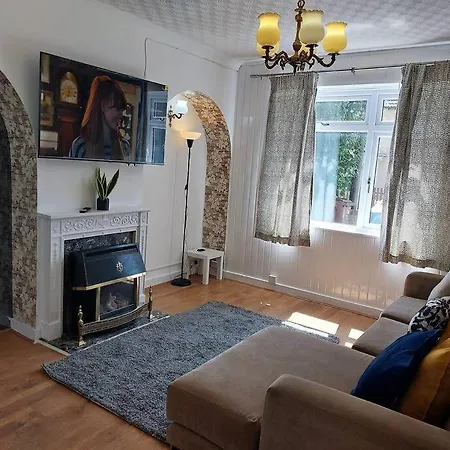 Holiday home 3 Bedroom House 10 Min Walk To Heathway Station