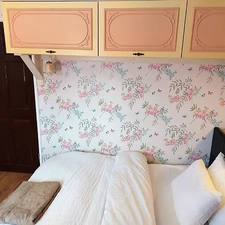 3 Bedroom House 10 Min Walk To Heathway Station *