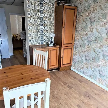 3 Bedroom House 10 Min Walk To Heathway Station Holiday home *