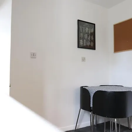 Bow House - Sleepylodge Guest house London
