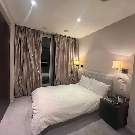 Penthouse In Canary Wharf London