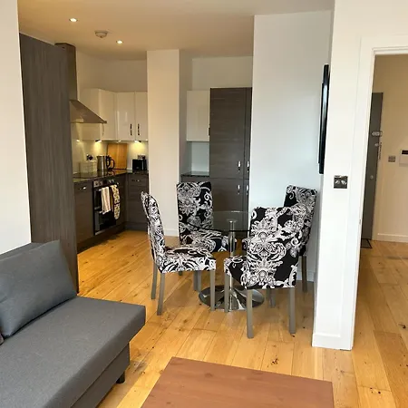 London Heathrow - Hayes & Harlington Apartment *