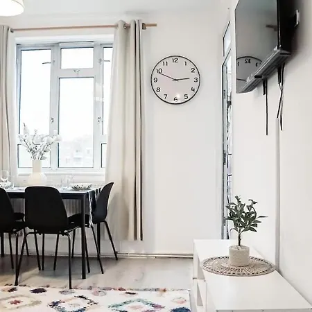 Spacious 3 Bedroom Flat Apartmán *