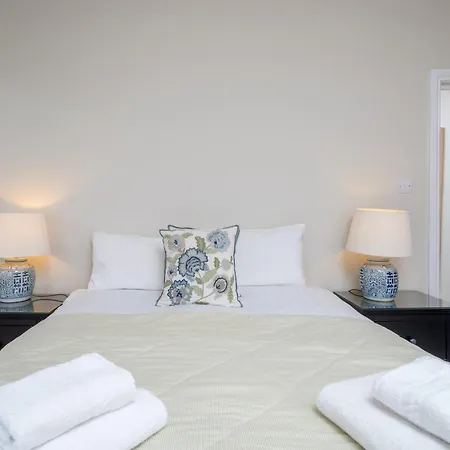 Spacious Flat Near Victoria And Warwick Square شقة لندن