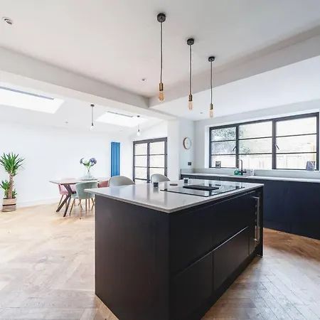 Bright & Airy Lux 3bed In Fulham With Patio London