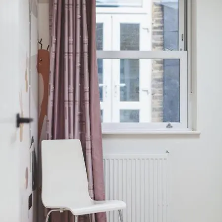 Bright & Airy Lux 3bed In Fulham With Patio Apartment London