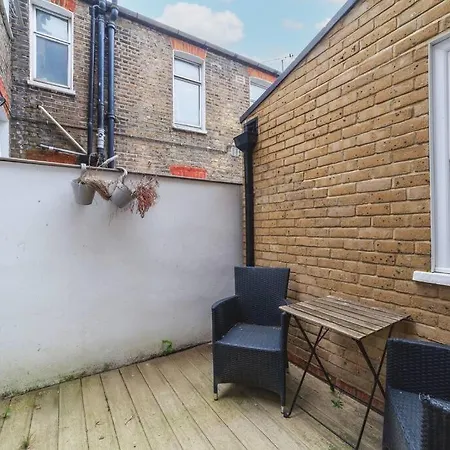 Bright & Airy Lux 3bed In Fulham With Patio Apartment London