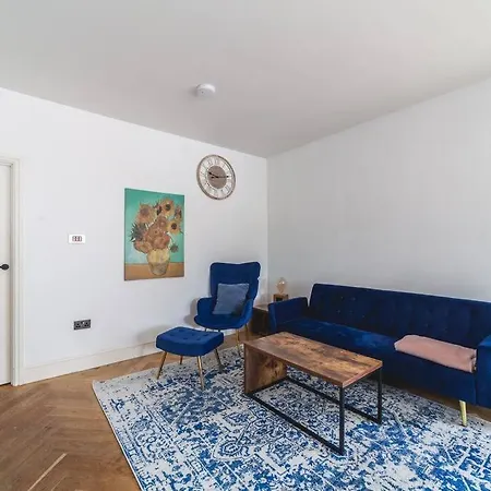 Bright & Airy Lux 3bed In Fulham With Patio Apartment *