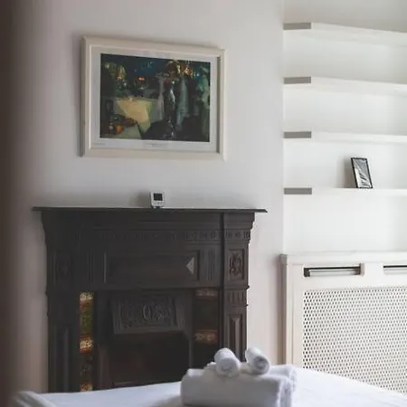 Bright & Airy Lux 3bed In Fulham With Patio Apartment London