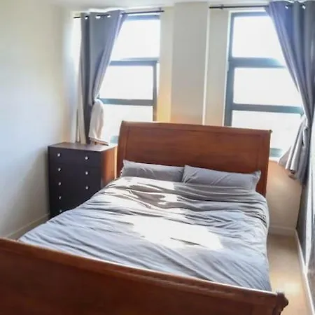 3 Bed Flat With A View Apartment *