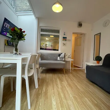 Chamberlayne Aparthotel