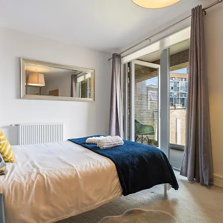 Kingsland High Street Apartment London
