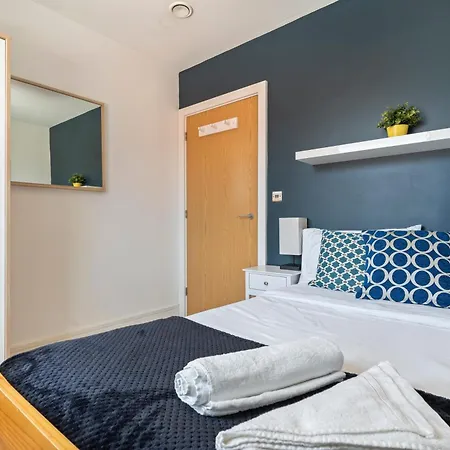 Kingsland High Street Apartment