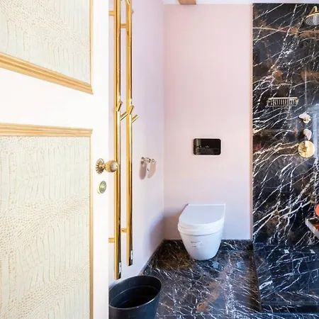 Charly Holiday home London